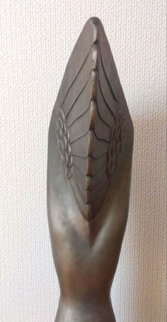鳥の女性像