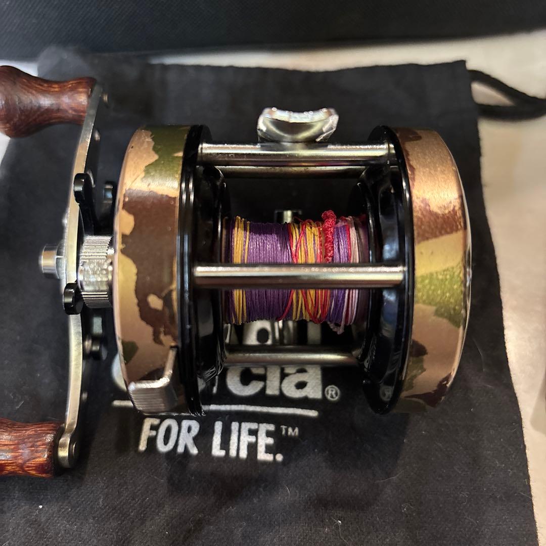 Abu Garcia 5500迷彩ベイトリール 美品アブ　ガルシア