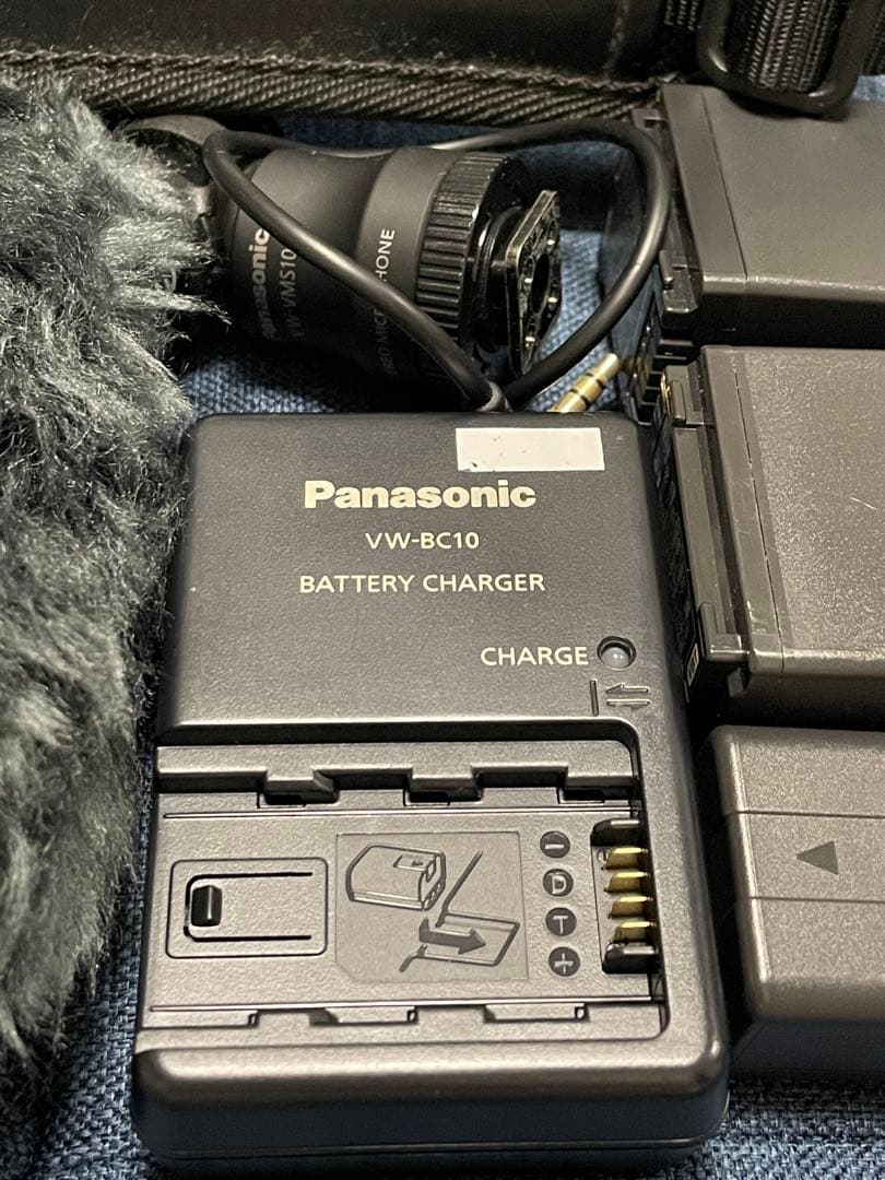 Panasonic HC-V720M ビデオカメラ 本体とアクセサリー