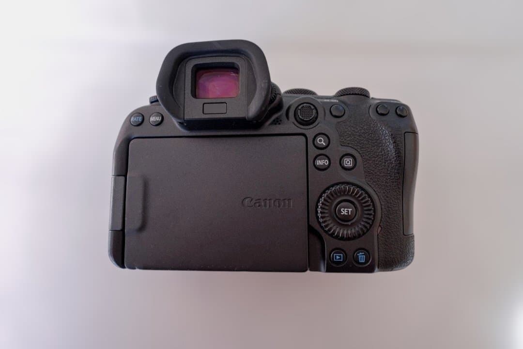 CANON　ミラーレス　 EOS R6ボディ