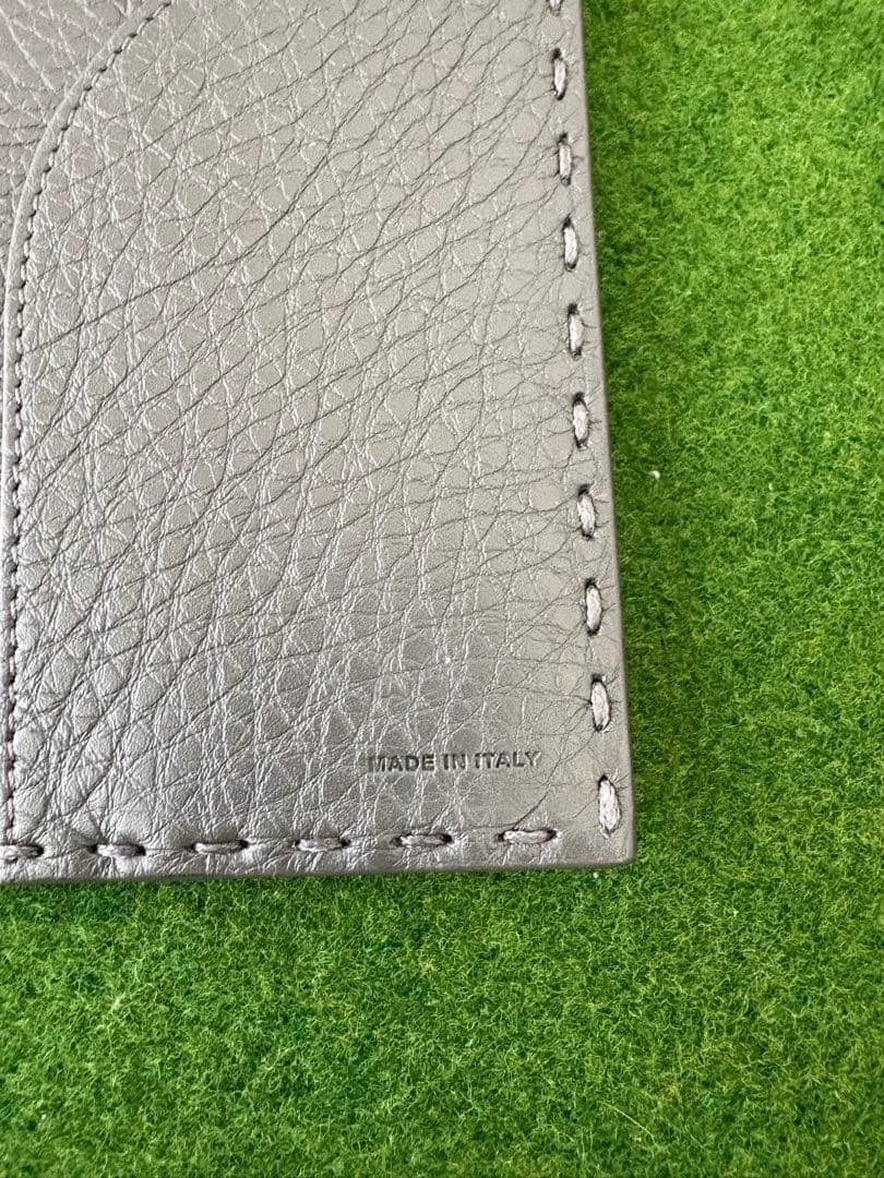 未使用 FENDI グレー パスポートケース フェンディ