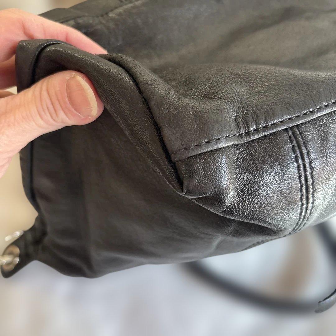 Longchampロンシャン　レザー　ショルダーバック　ブラック