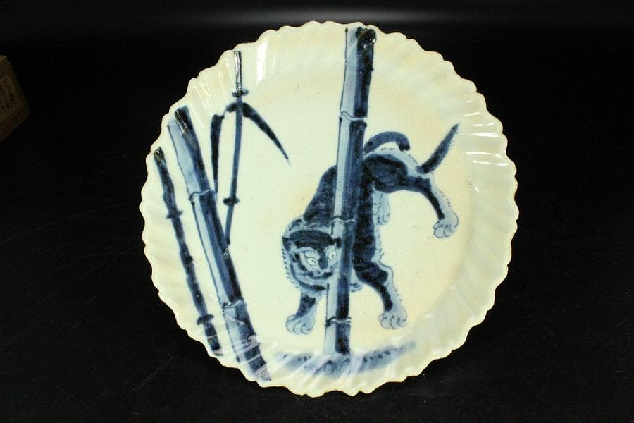 古美術 青花 染付 竹虎絵 皿 藍柿 古伊万里(K-YC553)