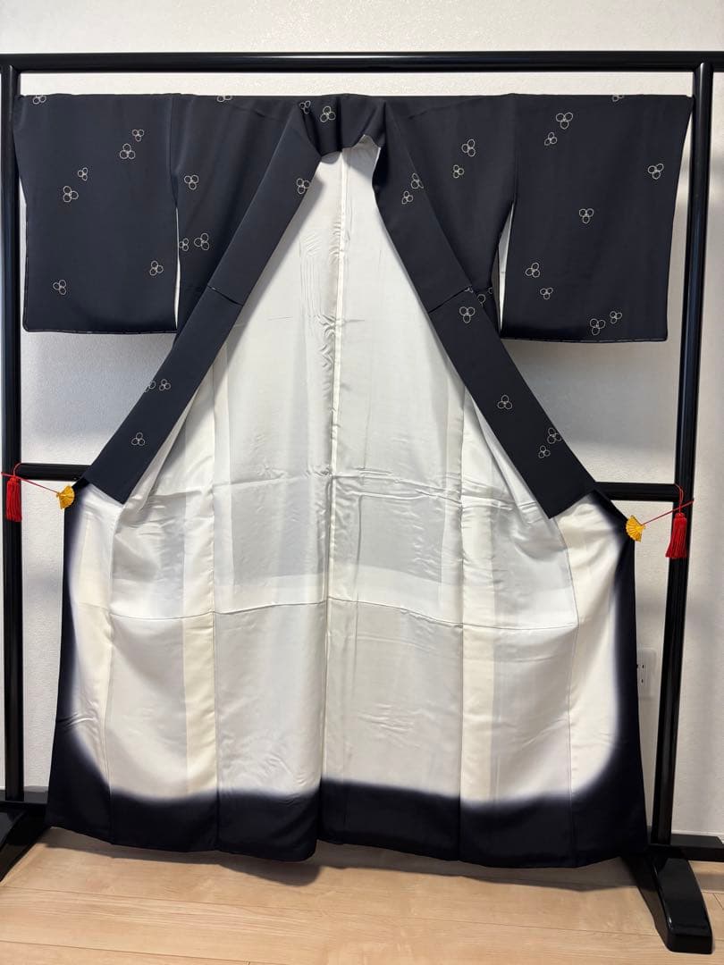 飛び柄小紋着物 黒　袷仕立て未使用