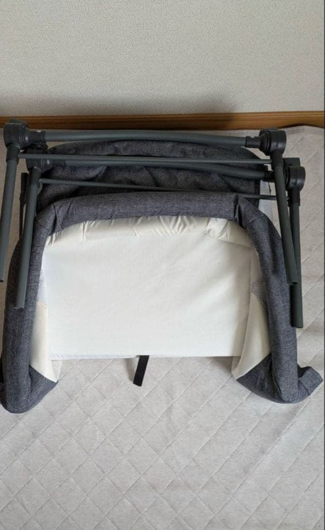 折りたたみ式ベビー用ベッド