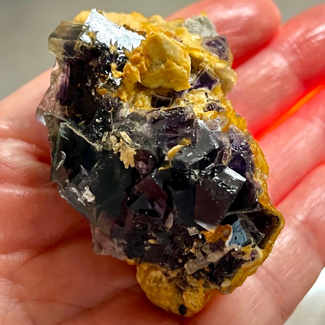 蛍光 キュービック ゾーニング フローライト カルサイト 共存 原石 鉱物