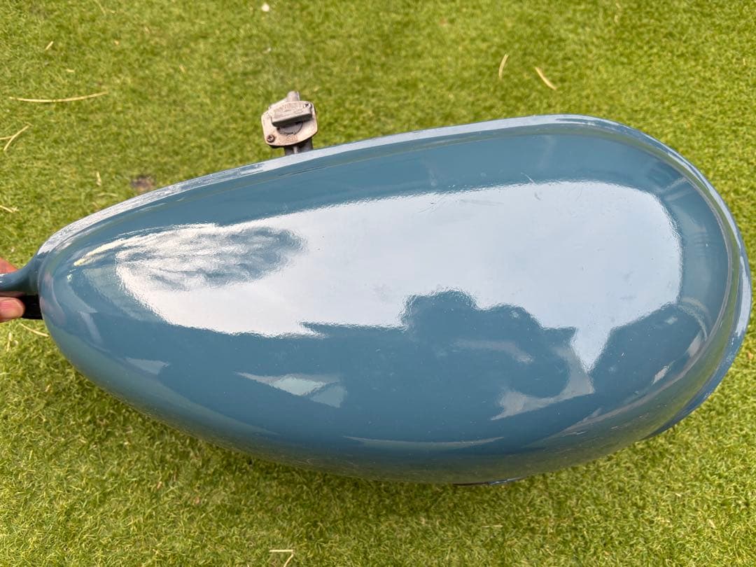 ダークブルー金属タンク 手動バルブ付き