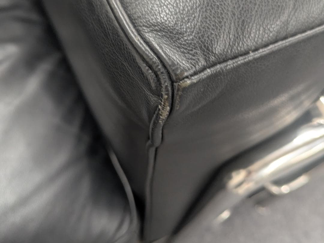 ルコルビュジェ本革LC2の1人掛け渋谷区に引取の場合は1万値引