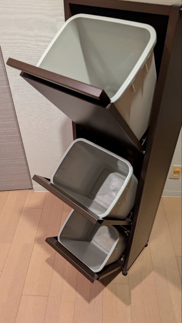 ダストボックス３段（３分別ゴミ箱）幅約34cm奥行約24.5cm高さ約127cm