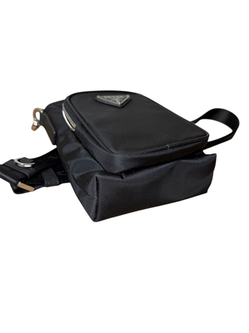 PRADA ブラック ナイロン　スマホ　ショルダーバッグ　即購入不可能