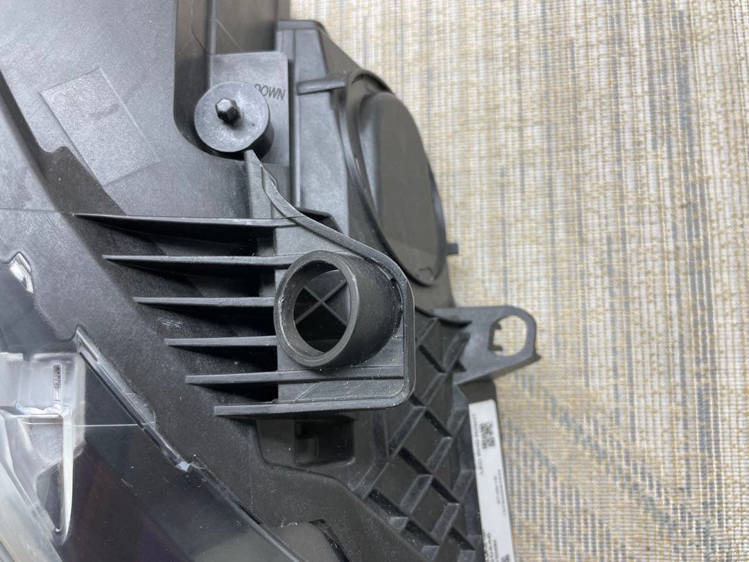 VOLVO ボルボ V40 MB系後期 右側ライト LED 31420446