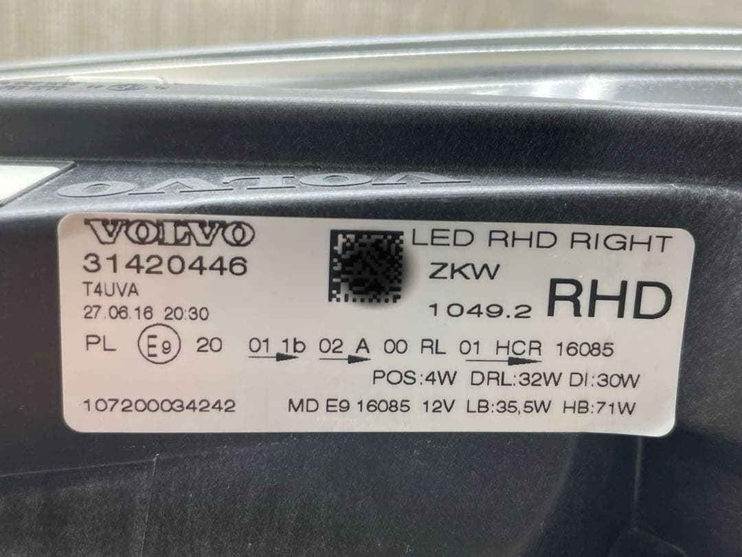 VOLVO ボルボ V40 MB系後期 右側ライト LED 31420446