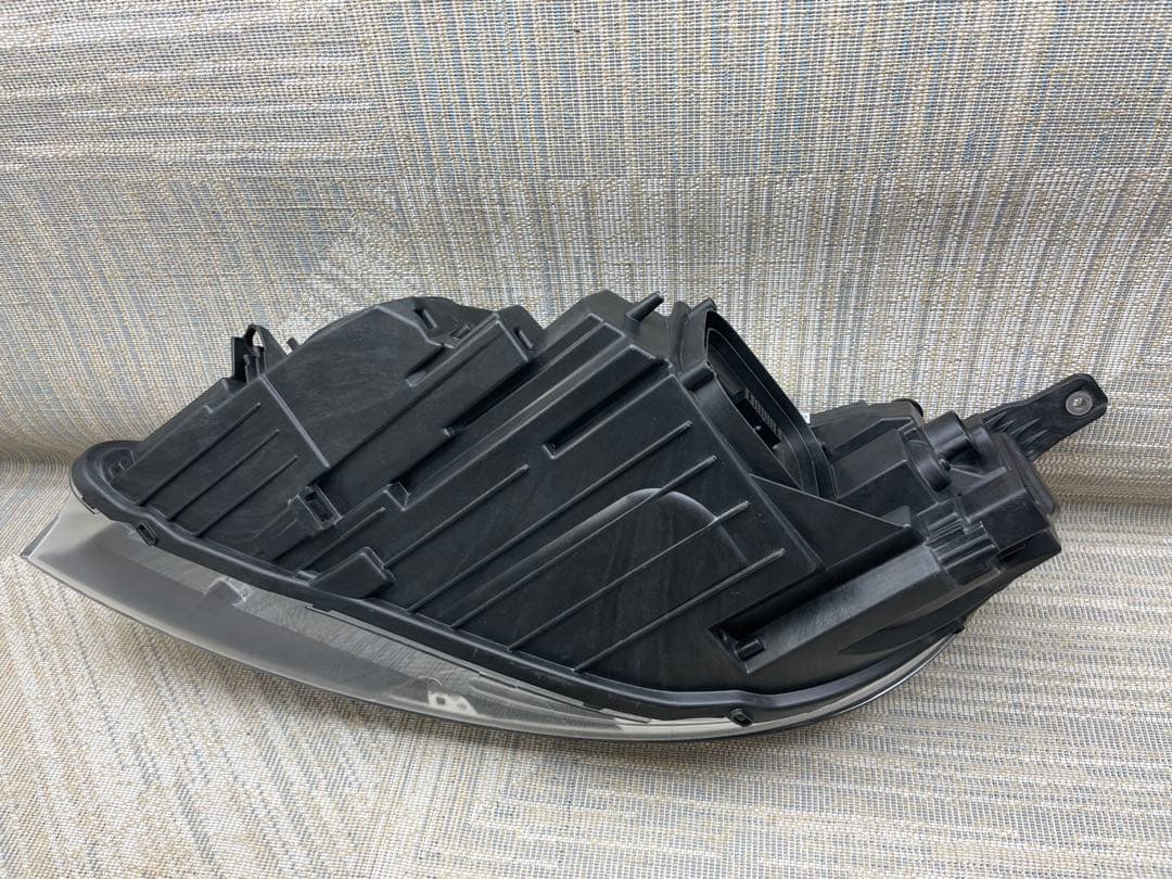 VOLVO ボルボ V40 MB系後期 右側ライト LED 31420446