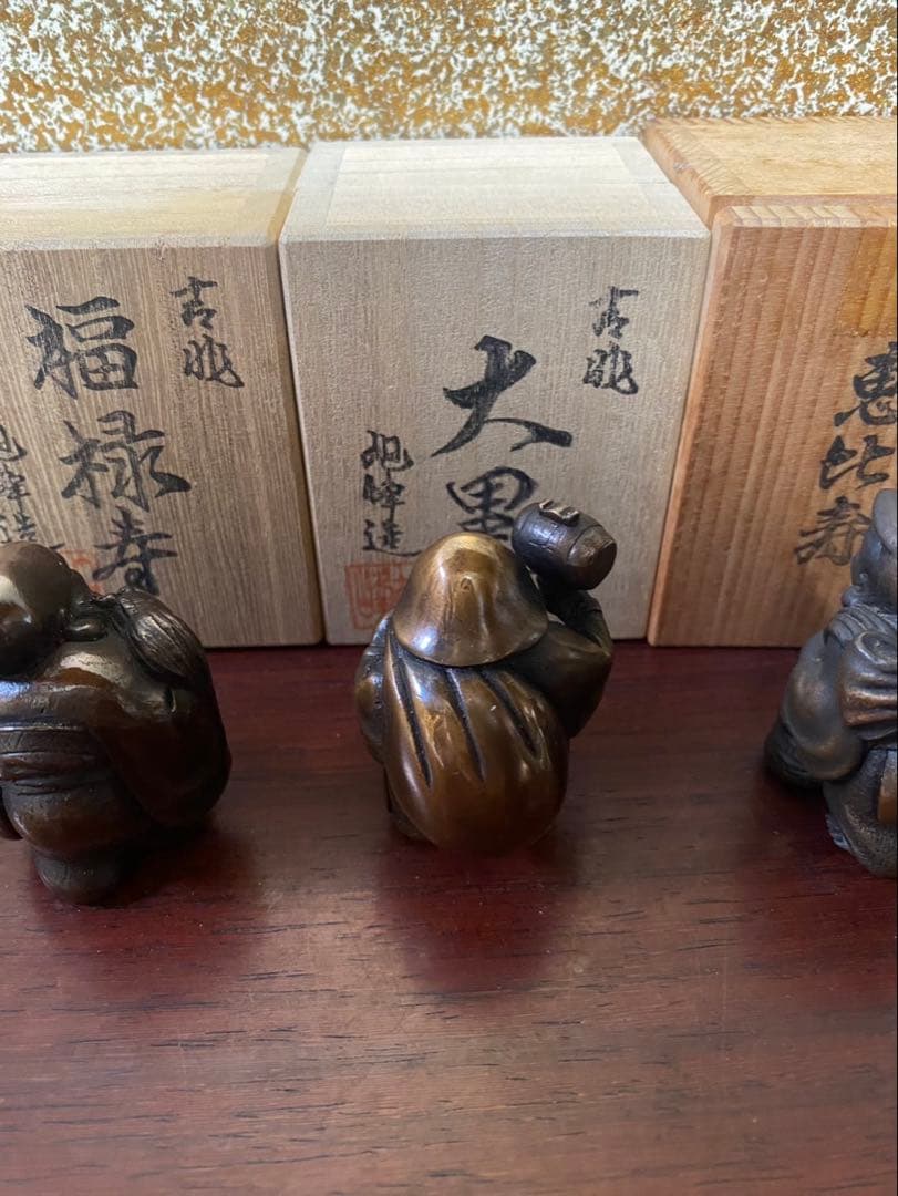 伝統工芸品・高岡銅器の七福神セットです。