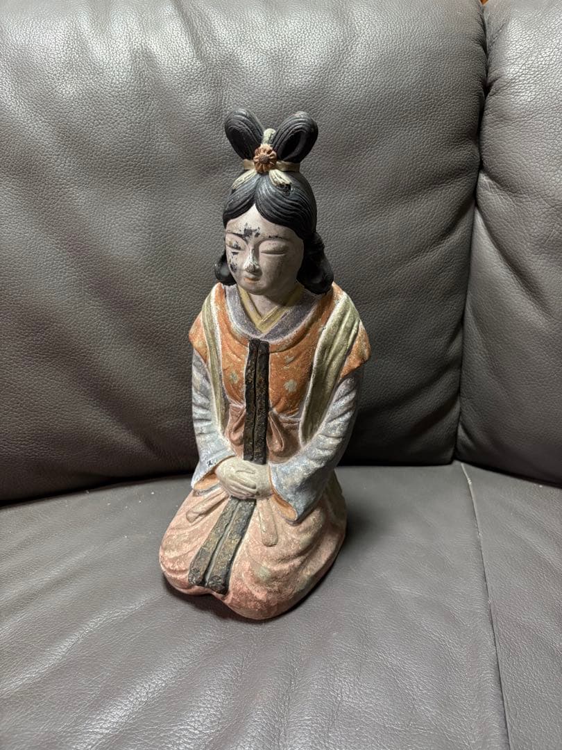 女性の置物