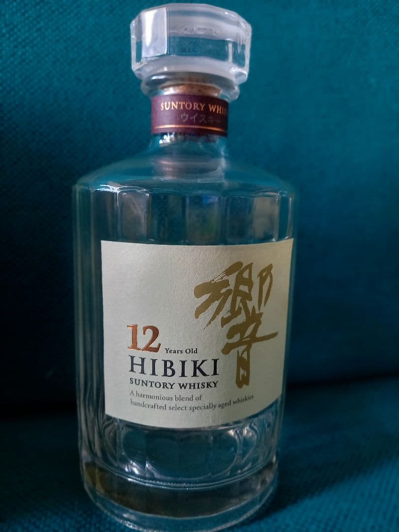 サントリー 響 17年 700ml　12年空瓶付き
