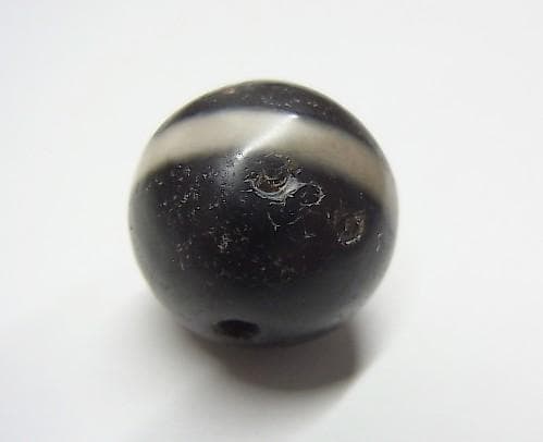 ★K2501★アンティーク　白帯　19ミリ　丸ビーズ　護符アミュレット　薬師玉