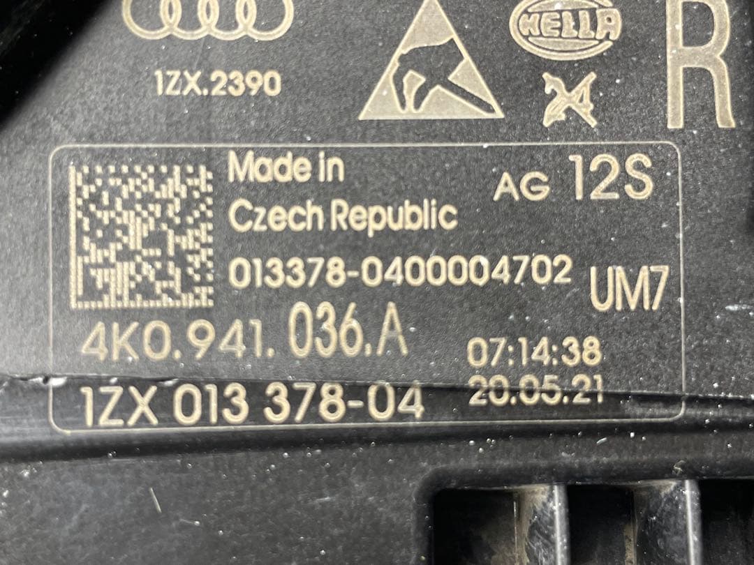 アウディ純正 F2DFBF A6 4A LED 右ライト 4K0941036A