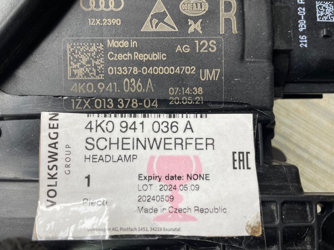 アウディ純正 F2DFBF A6 4A LED 右ライト 4K0941036A