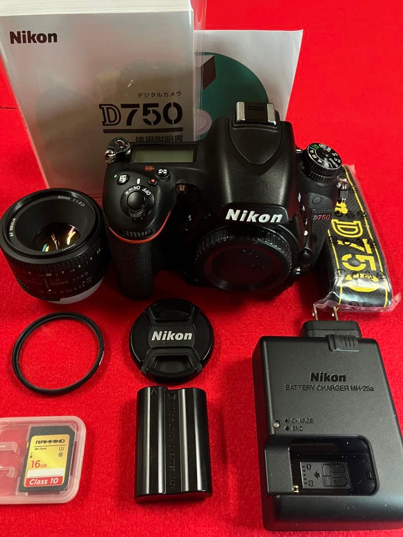 衝撃大特価！これが新品同様 Ｄ750 Ｓ数11700回 50mm1.8付き