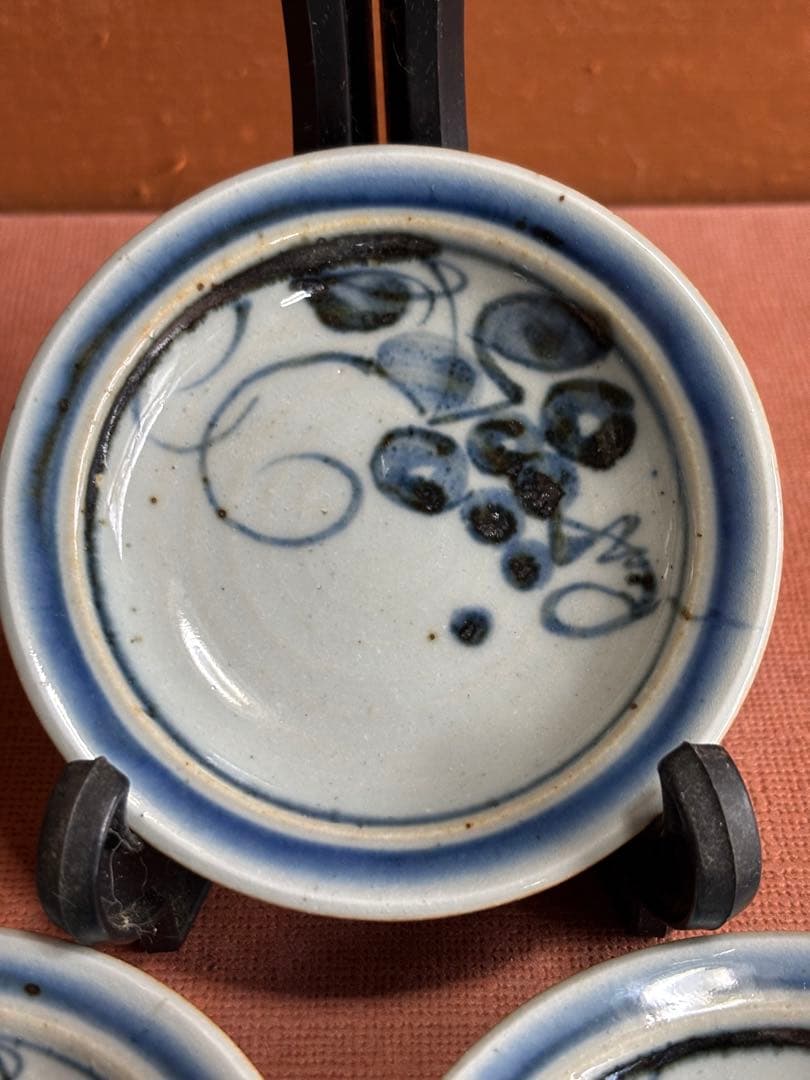 大英博物館日本人初個展鬼才澤田痴陶人作染付葡萄文手塩皿五客揃　未使用
