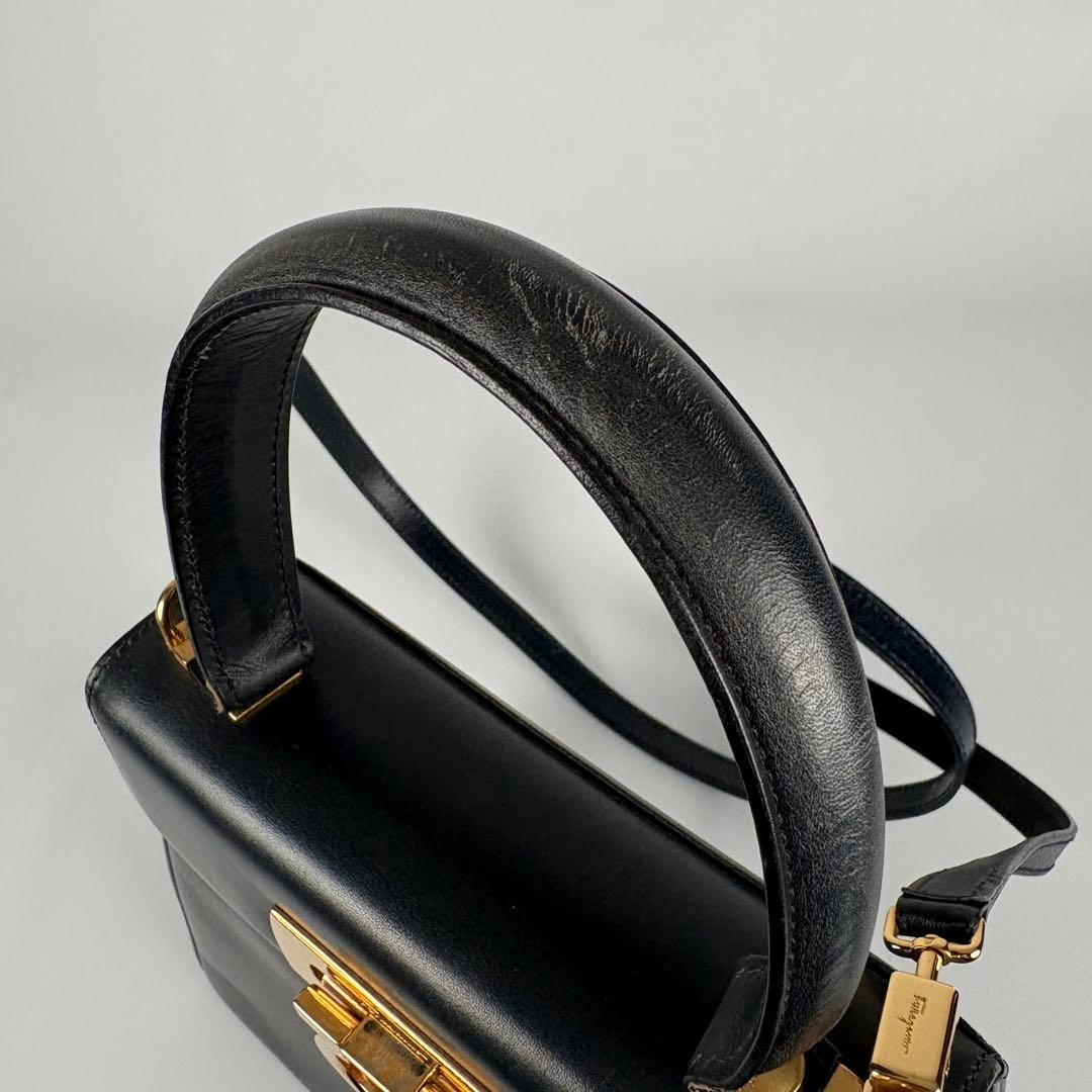 Salvatore Ferragamo ガンチーニ 2wayハンドバッグ 紺