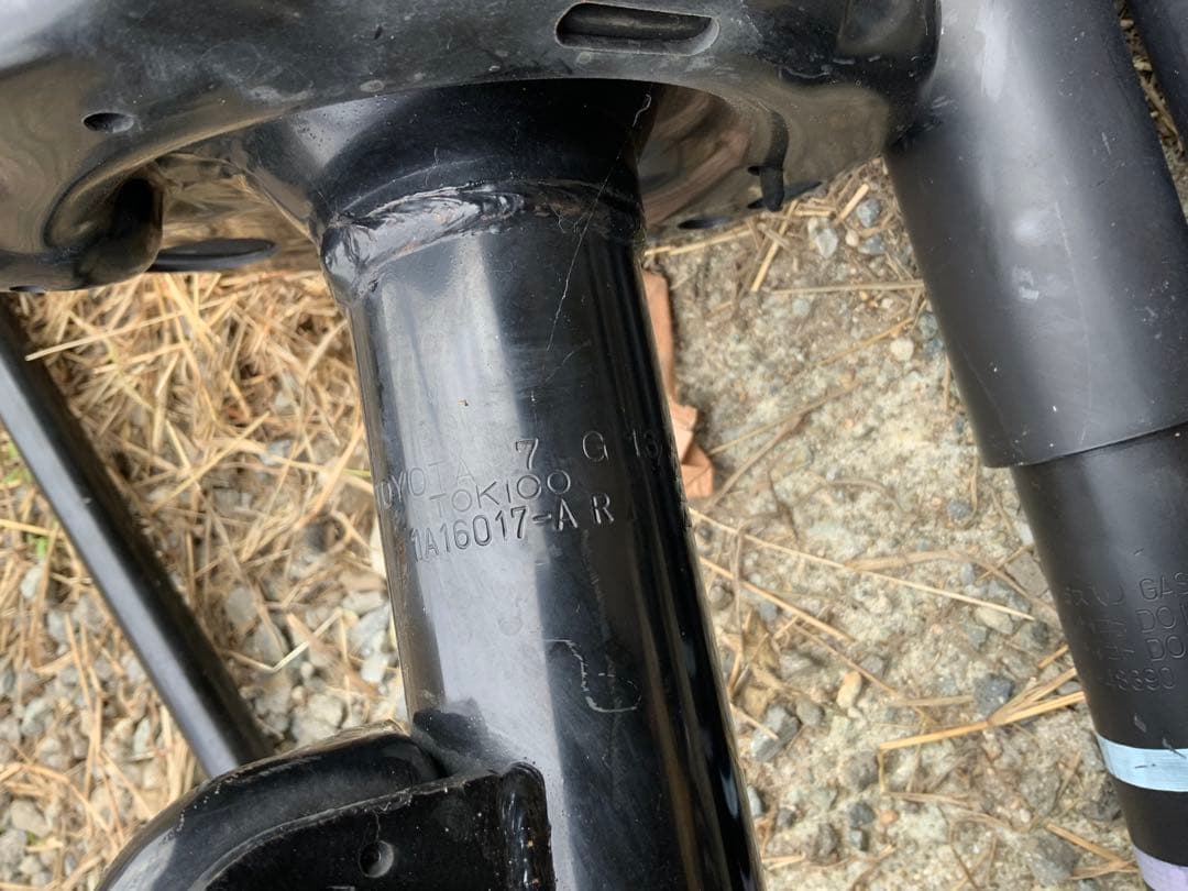 TOYOTAハリアー60系サスペンションキット　 6 A 21 TOKICO