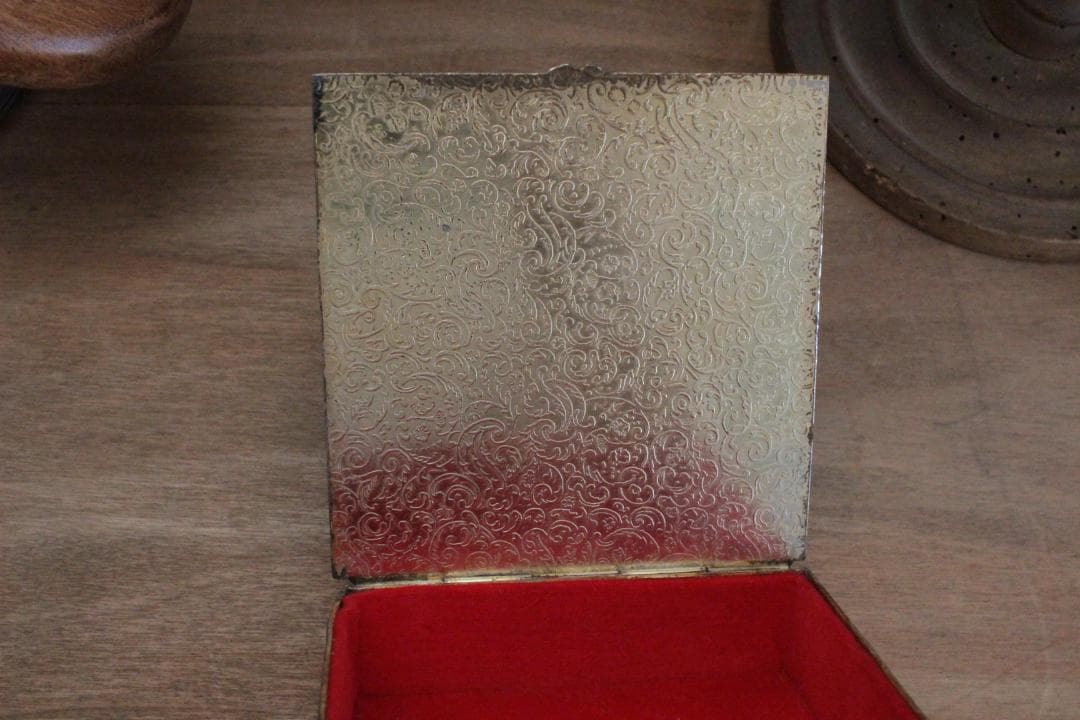 Petite boite・装飾ジュエリーボックス・少女/フランスアンティーク