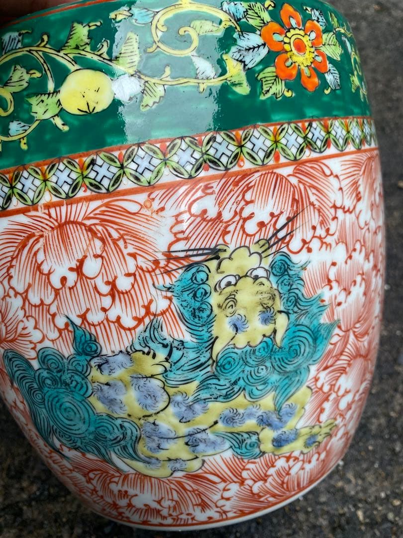 獅子の絵柄 陶器 植木鉢カバー