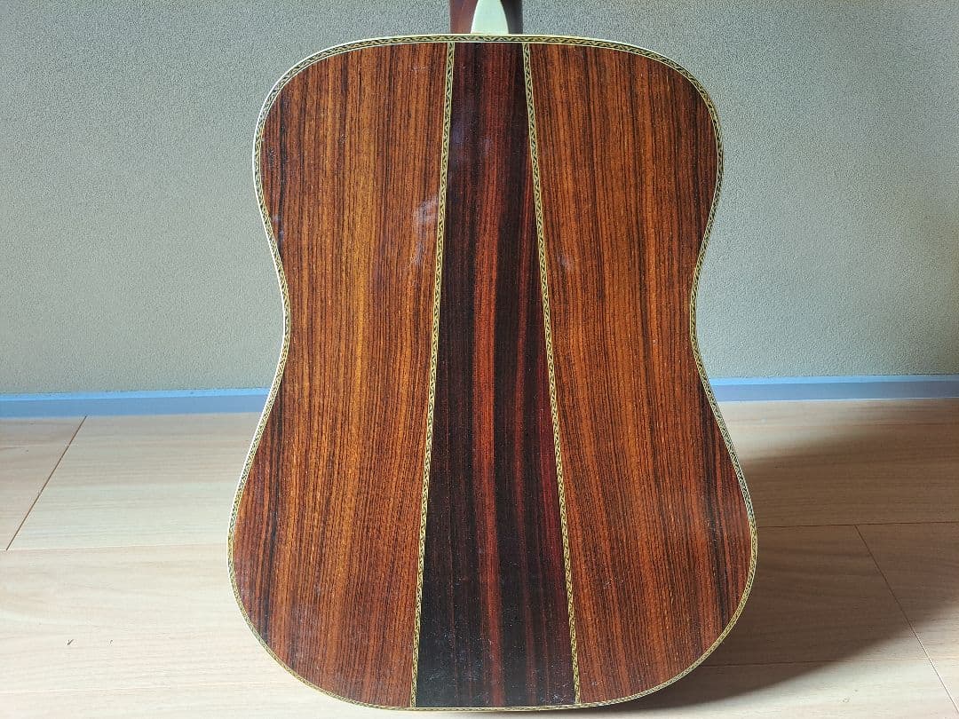 ま*ち様 YAMAKI 縦ロゴ　アコースティックギター