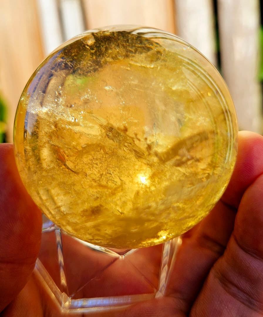 金運アップ‼️虹入りマダガスカル産 天然シトリン丸玉 貫入水晶かも❔