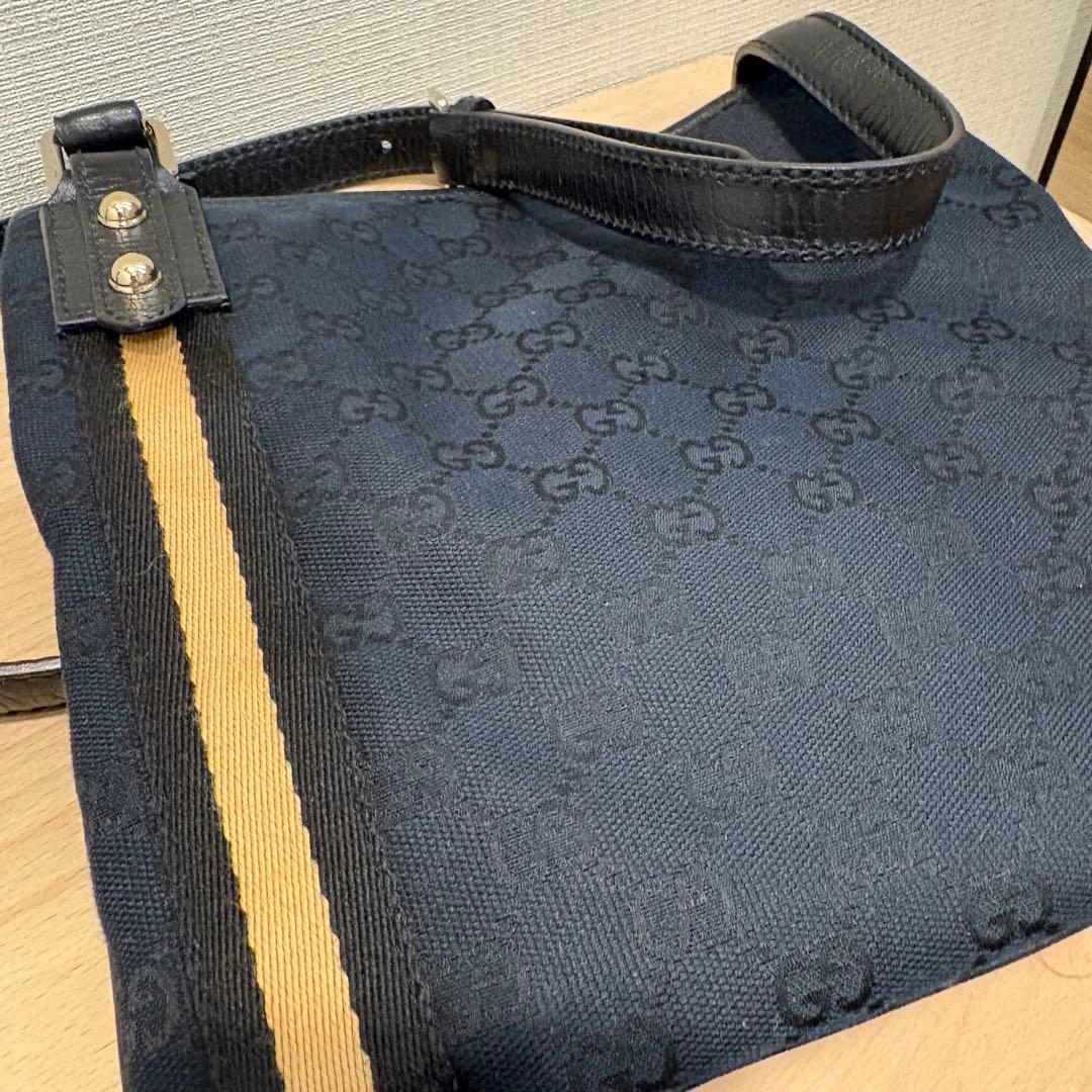 GUCCI ブラック GGパターン ショルダーバッグ