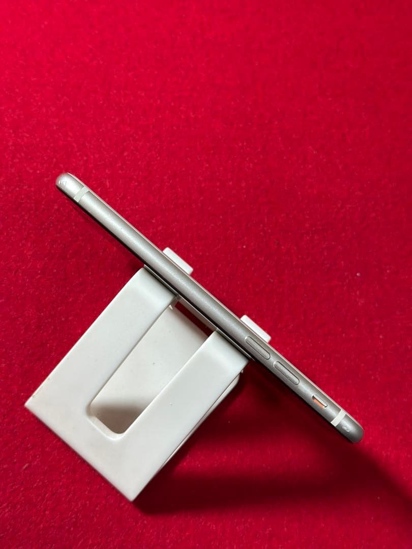 【1397】iPhone SE3第3世代スターライト 64GB simフリー