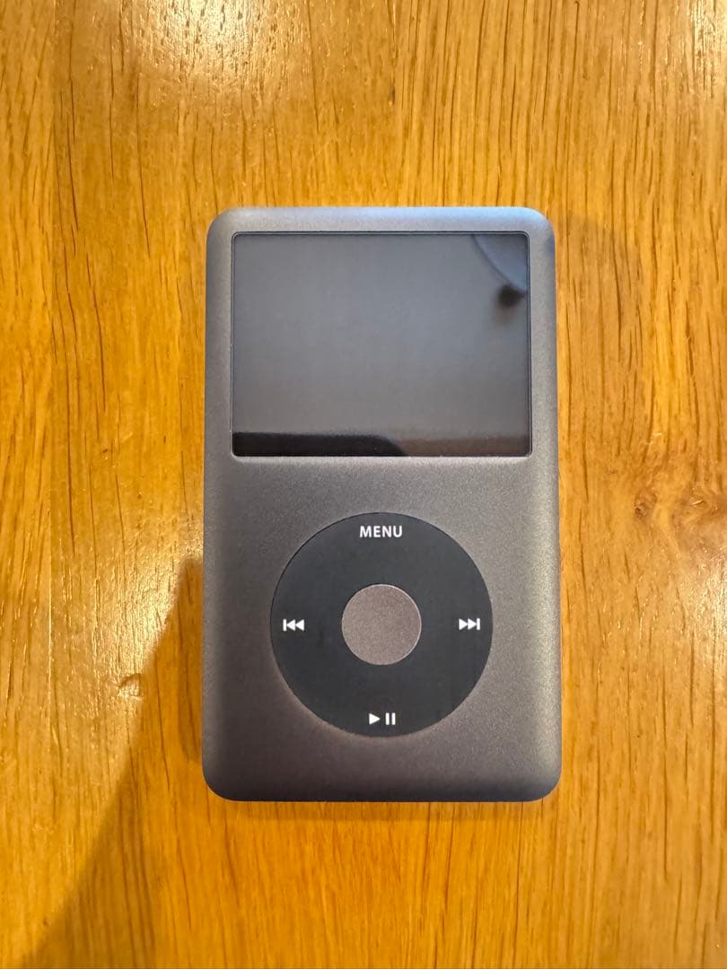 iPod classic 160GB （充電ケーブル付き）