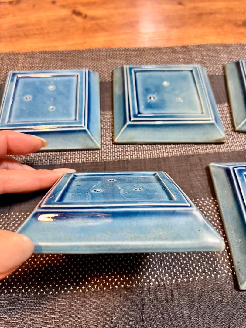 珉平焼 瑠璃釉 小皿 角皿 青 網代文に蔦 豆皿 淡路焼・アンティーク・美術品