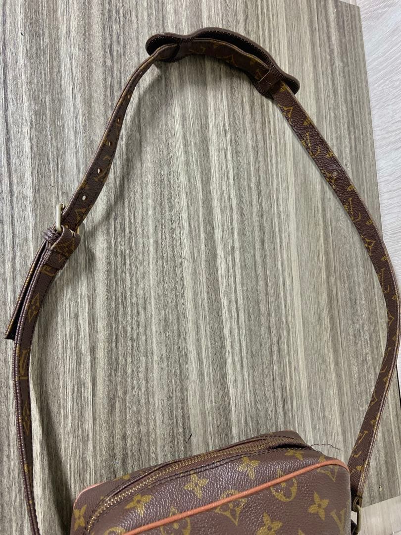 ルイヴィトン　ショルダーバッグ　モノグラム　プチマルソー　レザー　肩掛け