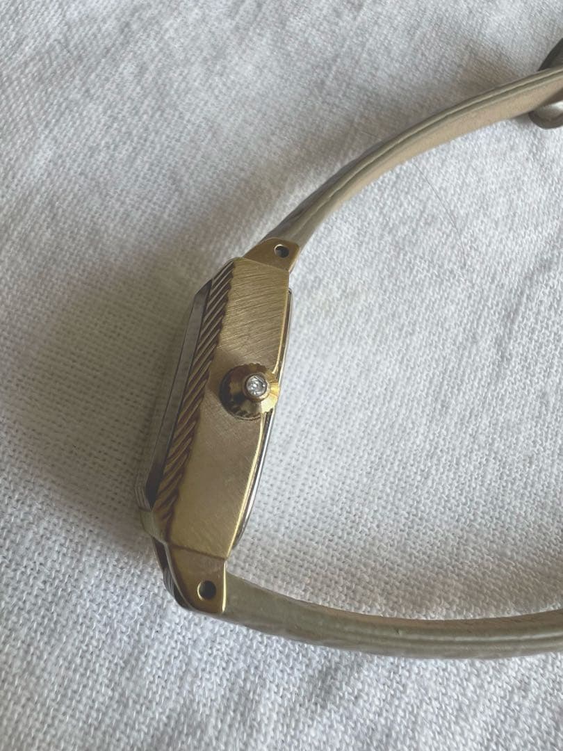 【美品】ete腕時計　トノー 1pダイヤエンボスレザーベルトレディース腕時計