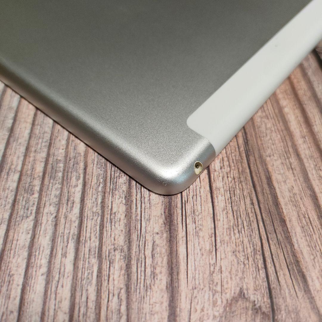 iPad 第6世代 32GB シルバー SIMフリー 美品