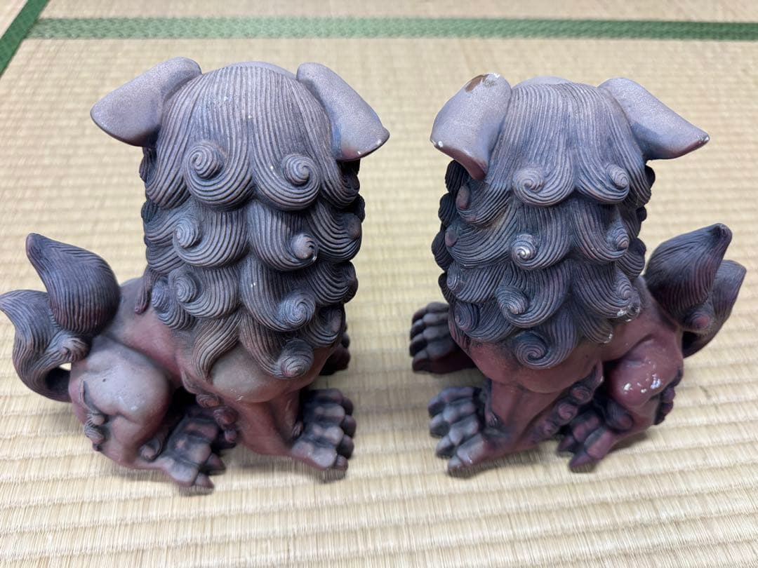 沖縄の伝統的な守り神であるシーサーの置物　約20cm