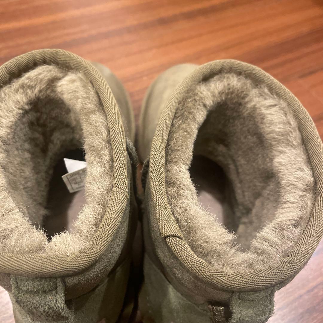 新品未使用　UGG カーキ　箱無し　ショートブーツ