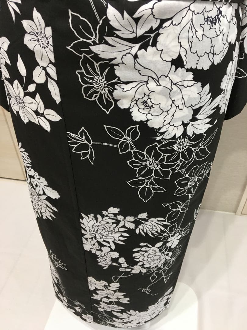 小粋【浴衣2点セット】新品❗️牡丹・菊　黒色