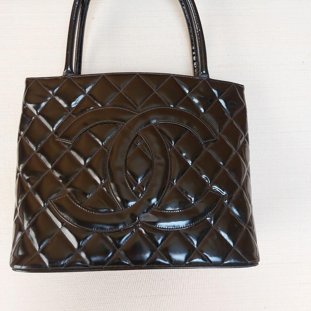 CHANEL 復刻版エナメルトートバッグ