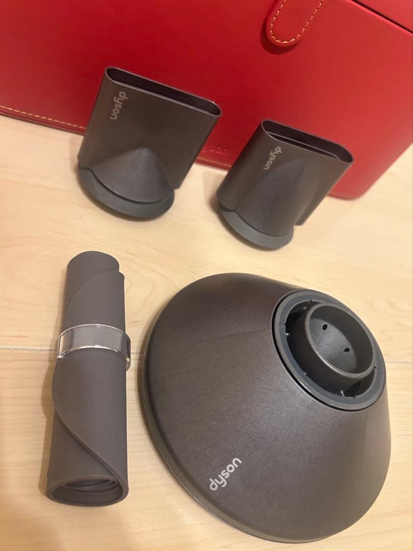 Dyson ヘアドライヤー 付属品未使用　収納ケース付き
