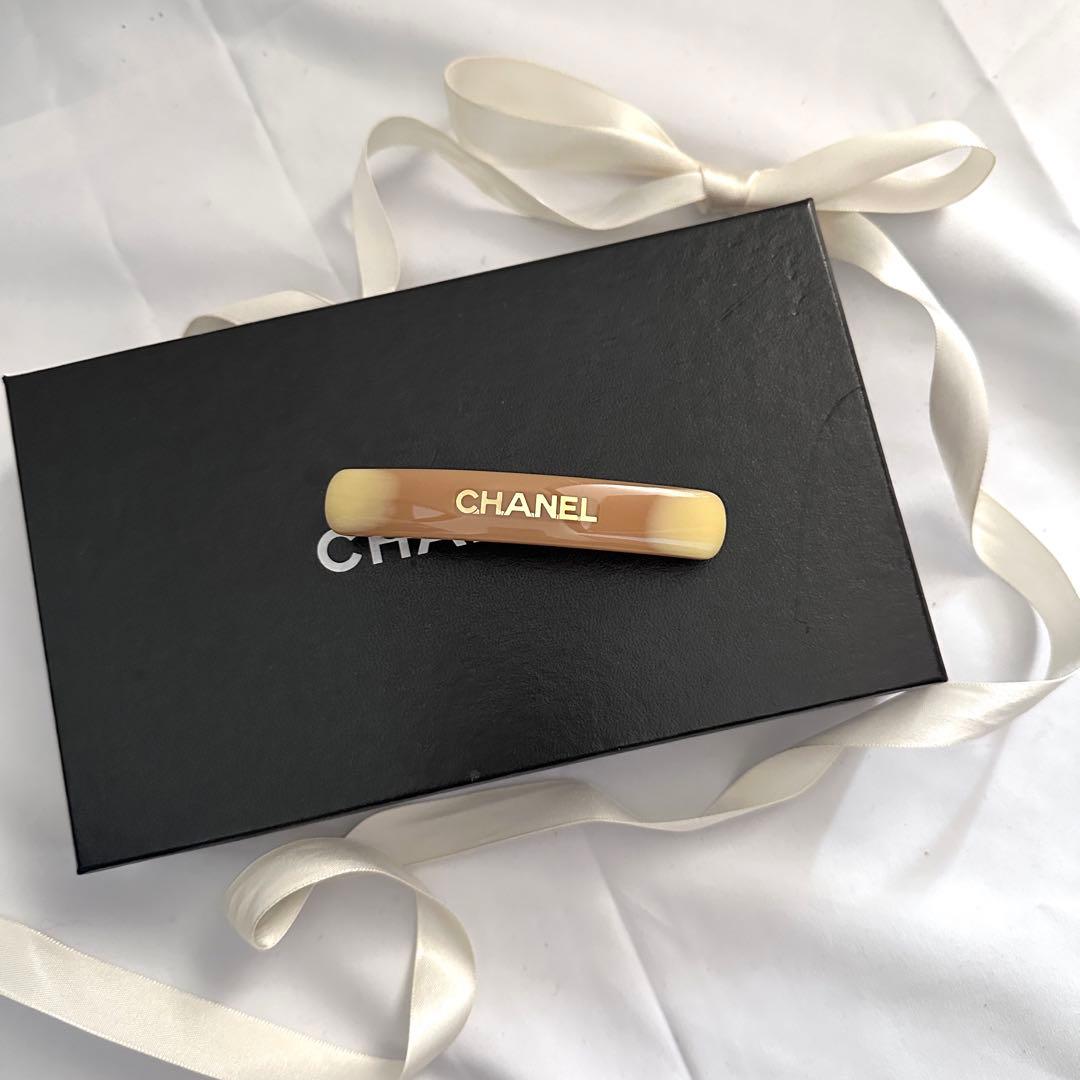 CHANEL《ヴィンテージ ロゴヘアバレッタ》ベージュ 箱有 くすみカラー