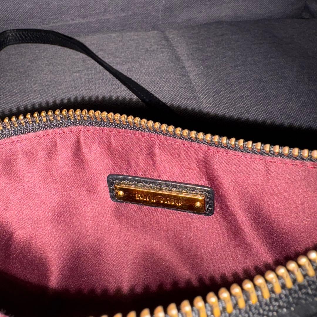 M*5様 【39500円から大幅値下げ】MIUMIU ブラックレザー ショルダー