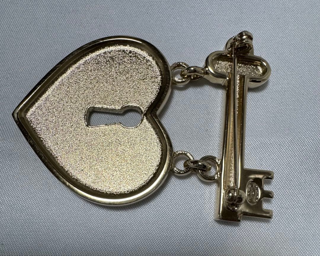 CHANELシャネル ラインストーンゴールド 金 ピンク メタル ブローチ袋付き