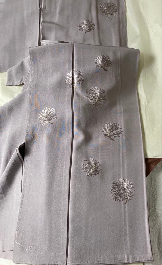 【正絹 薄紫色 刺繍 付下げ☆蝶々の洒落紋☆新品、未使用、躾付き、裄65.5】