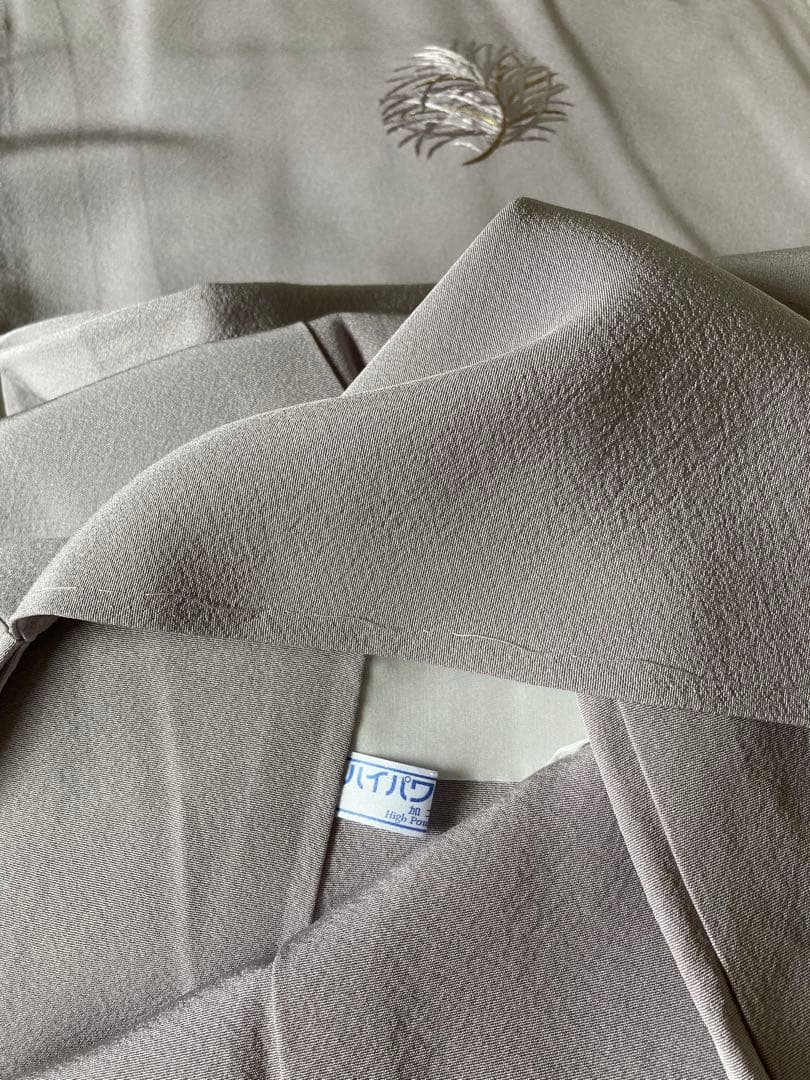 【正絹 薄紫色 刺繍 付下げ☆蝶々の洒落紋☆新品、未使用、躾付き、裄65.5】