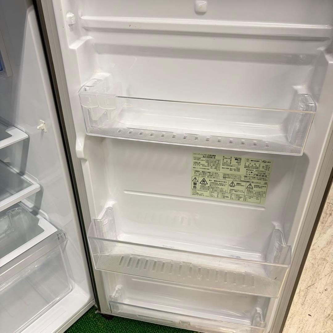 683 大きめサイズ　同棲向け　冷蔵庫　小型　大型　200L強 美品　半年保証付