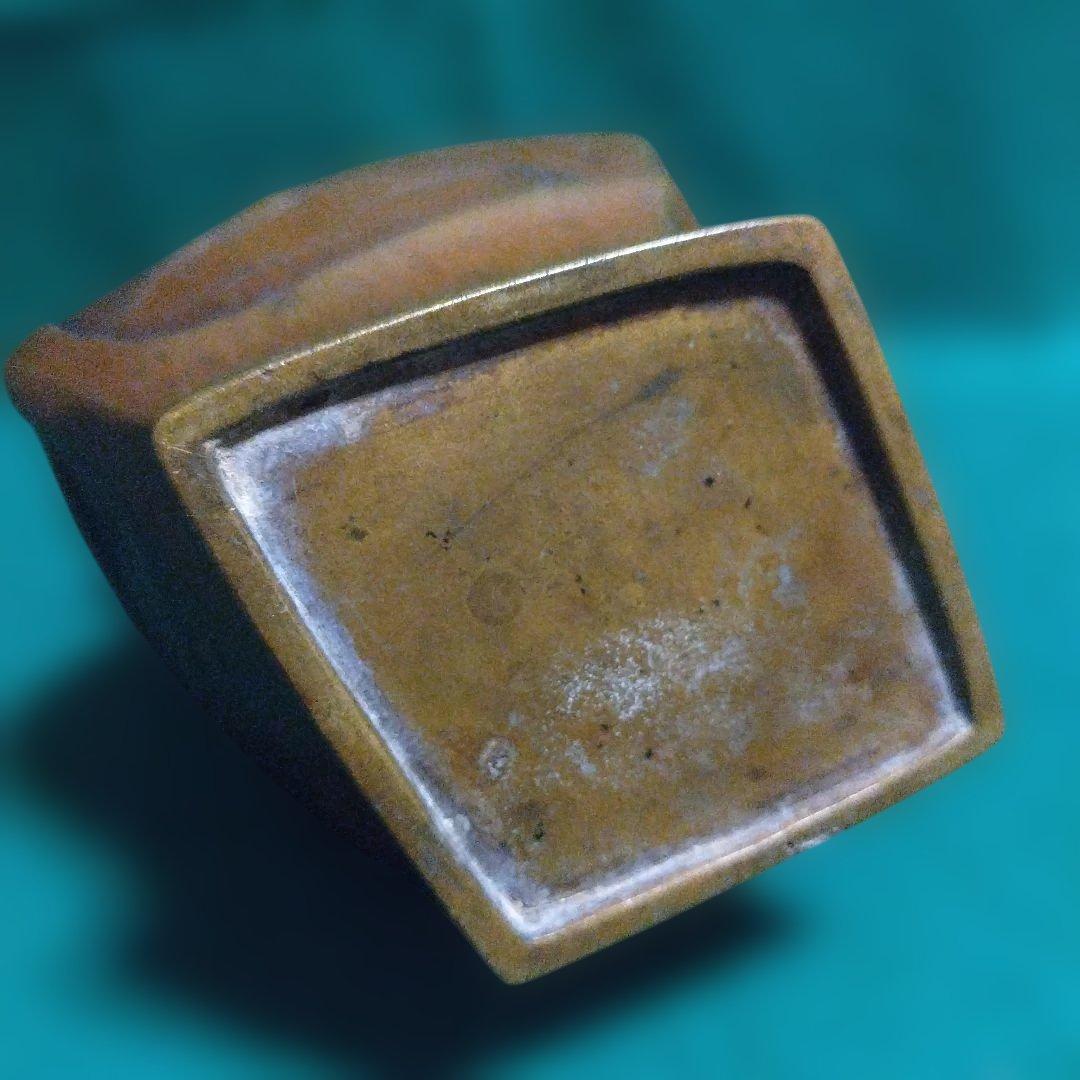 青銅製の花瓶 鳥と波の彫刻　菱形